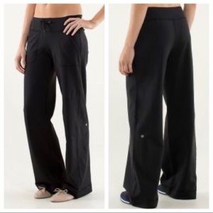 LULULEMON WOMENS STILL PANTS SIZE 2 REGULAR